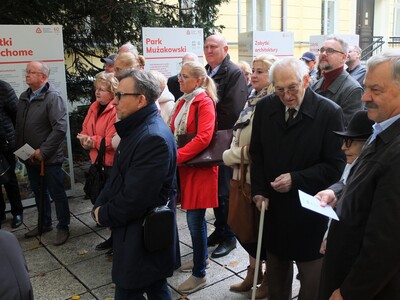 Odsłonięcie tablicy poświęconej prof. Marianowi Eckertowi przed Muzeum Ziemi Lubuskiej