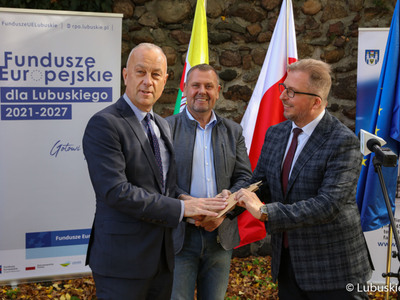 Projekt „VELO SPROTAVIA”: umowa na budowę ścieżki rowerowej Szprotawa-Stypułów podpisana