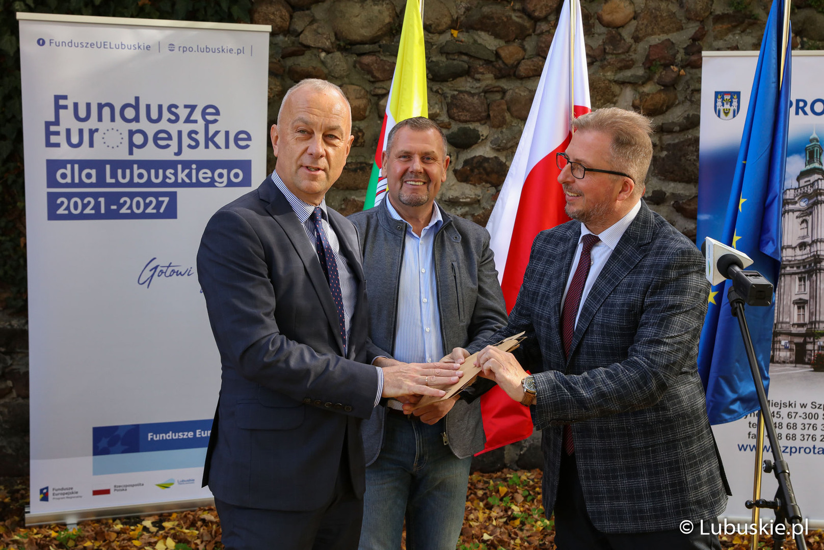 Projekt „VELO SPROTAVIA”: umowa na budowę ścieżki rowerowej Szprotawa-Stypułów podpisana