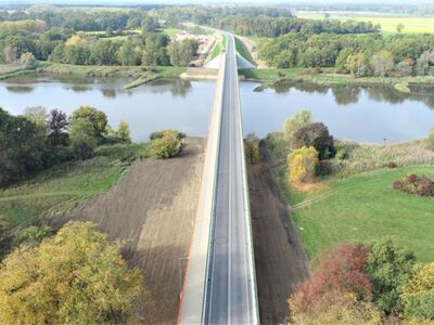 Oprócz budowy mostu przez rzekę Odrę, inwestycja objęła budowę drogi wojewódzkiej nr 282 po nowym śladzie o długości ok. 9,2 km, wraz z długością mostu przez rzekę Odrę ok. 364 m. Nowy przebieg drogi wojewódzkiej stanowią obwodnice miejscowości Łaz, Zabór i Milsko oraz po drugiej stronie mostu miejscowości Przewóz.