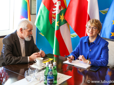 Marszałek Elżbieta Anna Polak i prezes fundacji Canor Cezary Zych
