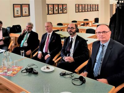 4 listopada 2022 r. wicemarszałek województwa lubuskiego Stanisław Tomczyszyn i dyrektor Departamentu Programów Rozwoju Obszarów Wiejskich UMWL Arkadiusz Dąbrowski spotkali się w Luckau z Ministrem Rolnictwa, Środowiska i Ochrony Klimatu Landu Brandenburgii Axelem Vogelem