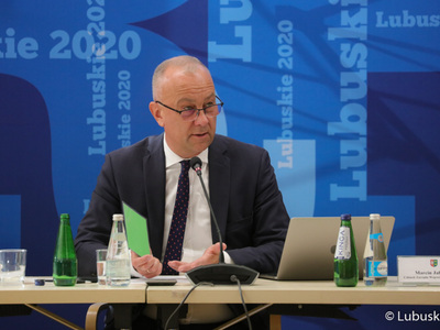 Komisja Europejska nakazała nam zbudowanie  programu w określony sposób. To wcale nie oznacza, że  pieniędzy dla  samorządów będzie mniej. Dla samorządów została zaplanowana kwota, którą będą mogły samodzielnie dysponować, a do tego będą miały możliwość dodatkowo uczestniczenia w konkursach – podkreśla członek Zarządu Województwa Lubuskiego Marcin Jabłoński