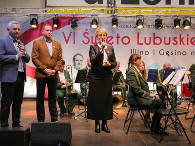 Otwarcie VI Święta Młodego Lubuskiego Wina w Drzonkowie z udziałem marszałek Elżbiety Anny Polak i wicemarszałka Łukasza Poryckiego.