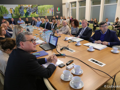 Na zaproszenie Departamentu Infrastruktury i Komunikacji odpowiedziało blisko 40 przedstawicieli lubuskich gmin, w tym m.in. z Deszczna, Łagowa, Słubic, Wschowy czy z Gorzowa Wlkp.