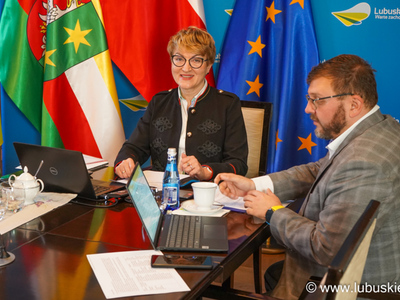 Elżbieta Anna Polak, marszałek województwa lubuskiego, współprzewodniczy zespołowi z ramienia Związku Województw RP. Stronę rządową reprezentuje Małgorzata Jarosińska-Jedynak, sekretarz stanu w Ministerstwie Funduszy i Polityki Regionalnej.