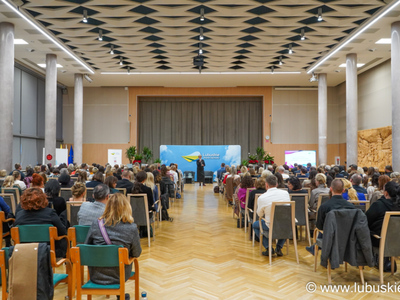 „Zdrowie psychiczne – problem czy wyzwanie” - w urzędzie marszałkowskim odbyła się konferencja poświęcona m.in. reformie opieki psychiatrycznej, zachorowalności na depresję i reagowaniu na kryzysy psychiczne dzieci i młodzieży. Inicjatorką wydarzenia była lubuska marszałek Elżbieta Anna Polak.