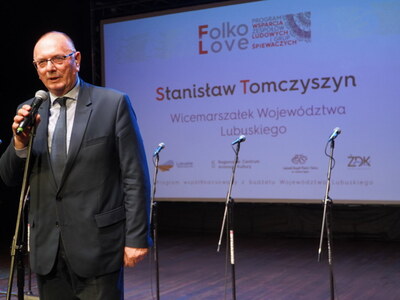 Koncert galowy FOLKOLOVE - wicemarszałek Stanisław Tomczyszyn