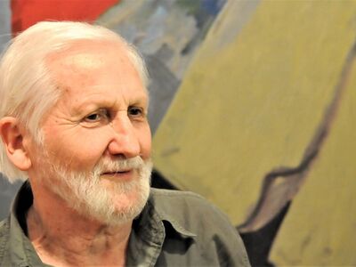 Adam Bagiński urodził się w 1940 roku w Toruniu. W latach 1961-1966 studiował na Wydziale Sztuk Pięknych Uniwersytetu Mikołaja Kopernika w Toruniu, uzyskując dyplom w pracowni prof. Stanisława Borysowskiego. W 1967 roku związał się z Zieloną Górą, gdzie mieszka do dziś. Jest członkiem Zielonogórskiego Okręgu ZPAP.