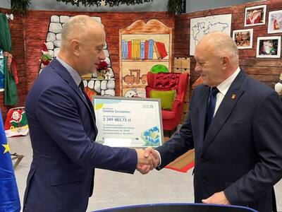 5 grudnia 2022 r. w Centrum Kultury w Szczańcu uroczyście podpisano umowy na realizacje dwóch projektów w ramach RPO-L2022 - na termomodernizację szkół w Szczańcu i Gościkowie