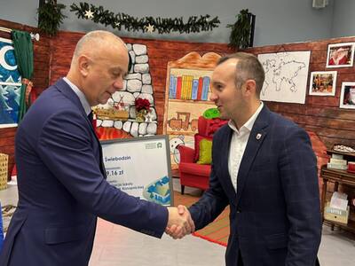 5 grudnia 2022 r. w Centrum Kultury w Szczańcu uroczyście podpisano umowy na realizacje dwóch projektów w ramach RPO-L2022 - na termomodernizację szkół w Szczańcu i Gościkowie 