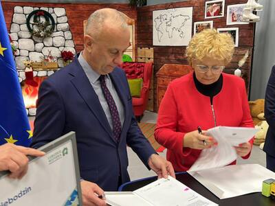 5 grudnia 2022 r. w Centrum Kultury w Szczańcu uroczyście podpisano umowy na realizacje dwóch projektów w ramach RPO-L2022 - na termomodernizację szkół w Szczańcu i Gościkowie 