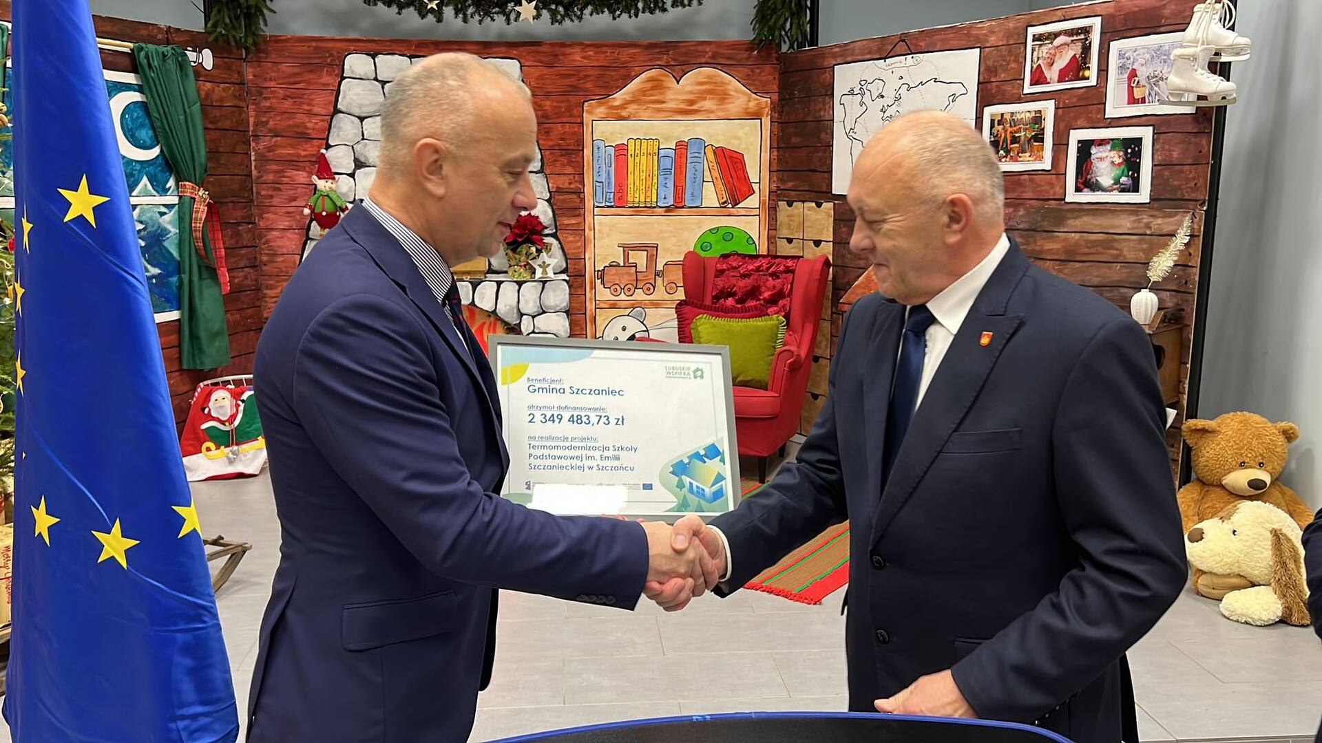 5 grudnia 2022 r. w Centrum Kultury w Szczańcu uroczyście podpisano umowy na realizacje dwóch projektów w ramach RPO-L2022 - na termomodernizację szkół w Szczańcu i Gościkowie 