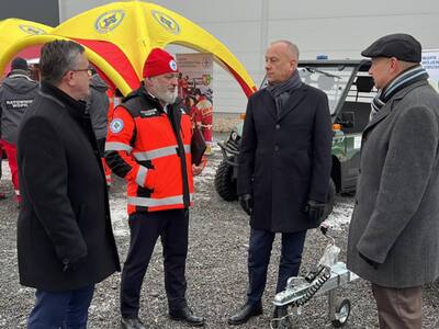 Przekazanie sprzętu dla ratowników WOPR zakupionego dzięki dofinansowaniu unijnemu