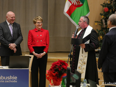 W imieniu Księdza Biskupa tego Wam chciałbym na ten czas Świąt i Nowy Rok życzyć. Niech Święta Bożego Narodzenia będą dla Was wszystkich wyzwaniem, by tej biedy było jak najmniej – powiedział ksiądz Piotr Bortnik