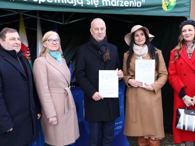 Lipiny, 12 stycznia 2023 r. Uroczyste podpisanie umowy na realizację projektu „Wsparcie kapitału przyrodniczego regionu poprzez udostępnianie zasobów przyrodniczych w Gminie Nowa Sól” w ramach RPO-L2020