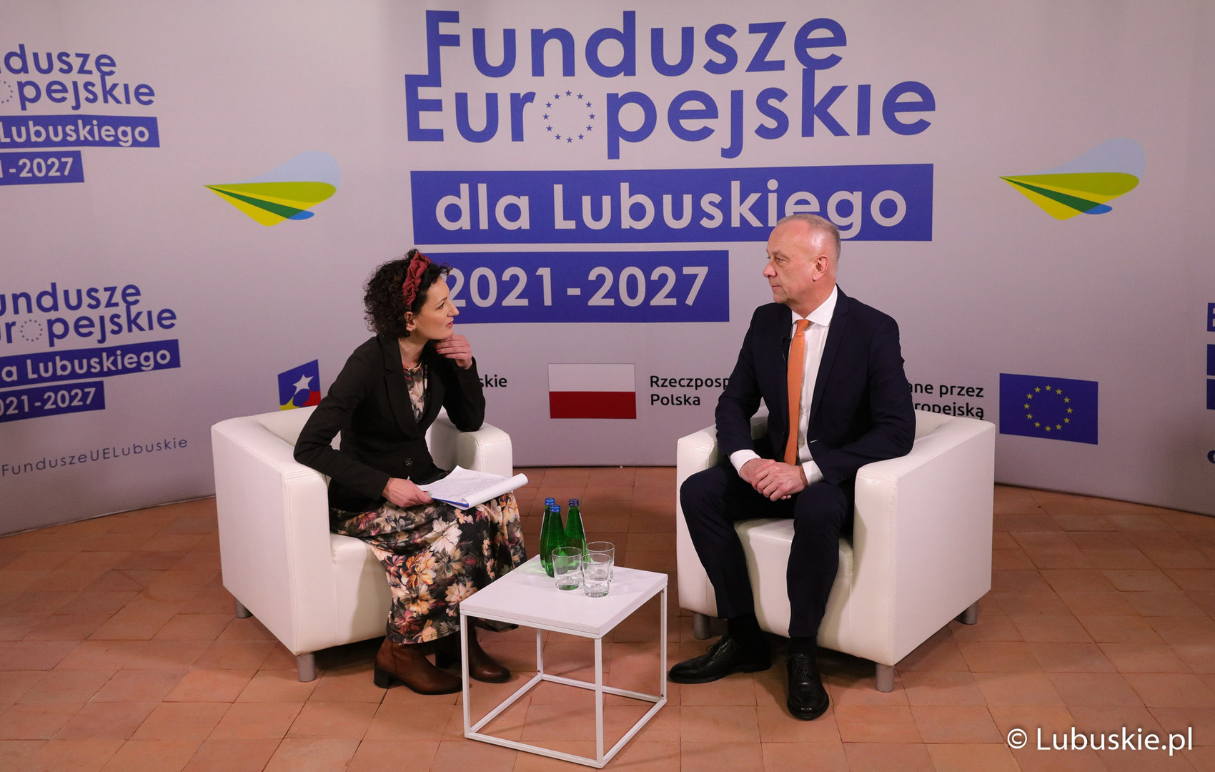 Członek Zarządu Województwa Lubuskiego Marcin Jabłoński w studiu plenerowym Lubuskiego Centrum Informacyjnego. Rozmowę przeprowadziła Iwona Kusiak.