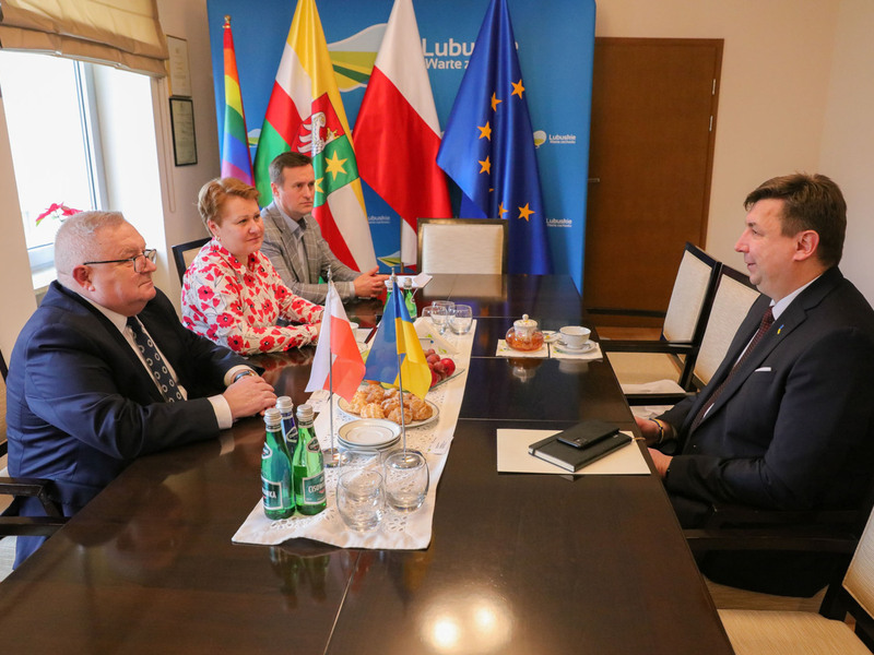 Spotkanie Tadeusza Jędrzejczaka, Członka Zarządu Województwa Lubuskiego, z Yurijem Tokarem, Konsulem Generalnym Ukrainy we Wrocławiu