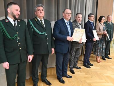 Wicemarszałek województwa lubuskiego Stanisław Tomczyszyn został wyróżniony przez myśliwych dyplomem AMICUS VENATOR