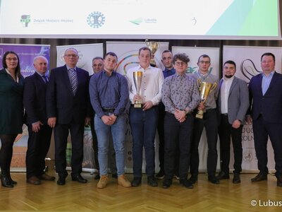 Laureaci finału wojewódzkiego Olimpiady Młodych Producentów Rolnych w Sali Kolumnowej Urzędu Marszałkowskiego Województwa Lubuskiego w Zielonej Górze