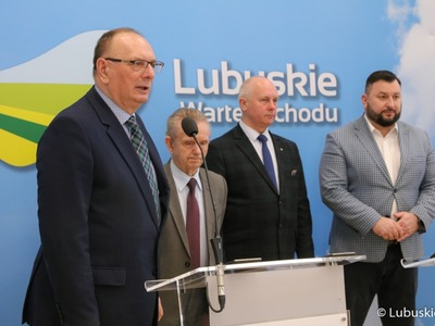 Zarząd województwa ogłosił konkurs na dofinansowanie działań związanych z ogródkami działkowymi. Pula środków w konkursie to 400 tys. zł. Termin składania wniosków upływa 31 marca 2023 r. Konferencja prasowa w urzędzie marszałkowskim w Zielonej Górze.