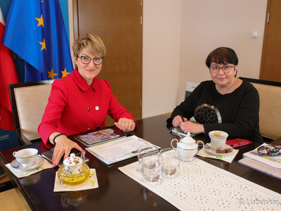 Dyrektorka Regionalnego Centrum Animacji Kultury Izabela Kumor-Pilarczyk oraz marszałek Elżbieta Anna Polak.
