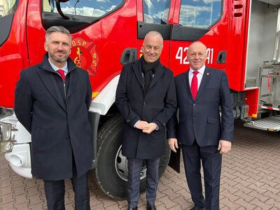 Ochotnicza Straż Pożarna w Szczańcu otrzymała nowy samochód ratowniczo-gaśniczy. W uroczystym przekazaniu wozu wzięli udział: członek zarządu woj. lubuskiego Marcin Jabłoński oraz poseł na Sejm RP Waldemar Sługocki.