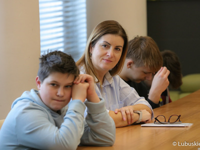 Czym zajmuje się samorząd województwa, jak zorganizowany jest urząd marszałkowski, co ważnego powstało dla Lubuszan w ostatnim czasie? Wicemarszałek Stanisław Tomczyszyn odpowiadał na pytania ósmoklasistów.