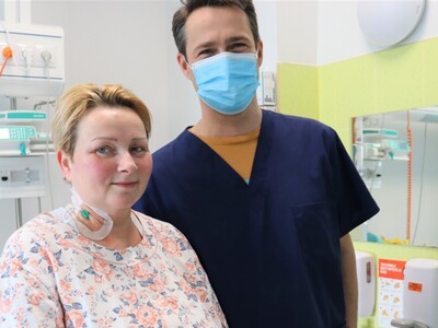 Dr Seweryn Grudniewicz, szef gorzowskiej kardiochirurgii z Joanną Jóźwik, pierwszą pacjentką operowaną na jego oddziale
