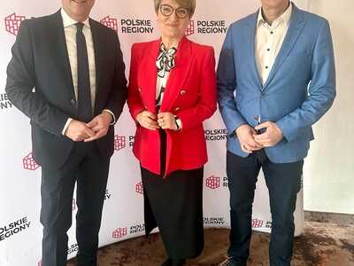  20 marca 2023 r. w Poznaniu obradowało Zgromadzenie Ogólne Związku Województw RP. Lubuskie reprezentowali: Marszałek Województwa Lubuskiego Elżbieta Anna Polak (zasiada w zarządzie Związku Województw RP), Członek Zarządu Województwa Lubuskiego Marcin Jabłoński oraz Sebastian Ciemnoczołowski - Radny Sejmiku Województwa Lubuskiego