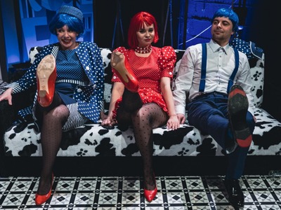 „Przedstawię ci tatę” w reżyserii Roberta Czechowskiego to najnowszy spektakl Lubuskiego Teatru w Zielonej Górze (zrealizowany we współpracy z Teatrem Miejskim w Lesznie)