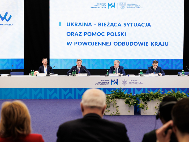 Konwent Marszałków Województw RP w Poznaniu rozpoczął się od panelu dotyczącego bieżącej sytuacji w Ukrainie oraz powojennej odbudowie kraju. 