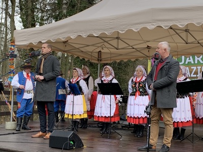 W otwarciu Kaziuków w skansenie wziął udział wicemarszałek województwa lubuskiego, Łukasz Porycki oraz dyrektor Muzeum Etnograficznego w Zielonej Górze-Ochli, Tadeusz Woźniak
