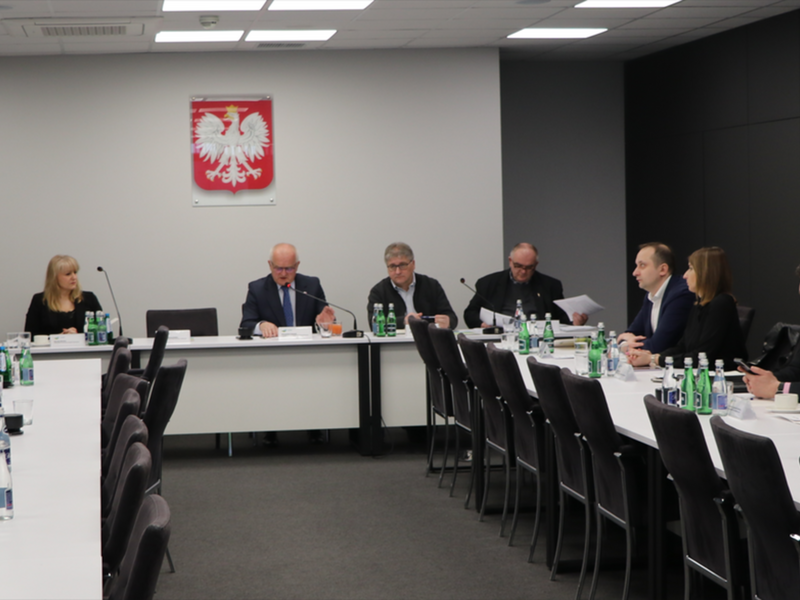 Członkowie Wojewódzkiej Rady Dialogu Społecznego w województwie lubuskim wraz z zaproszonymi gośćmi.