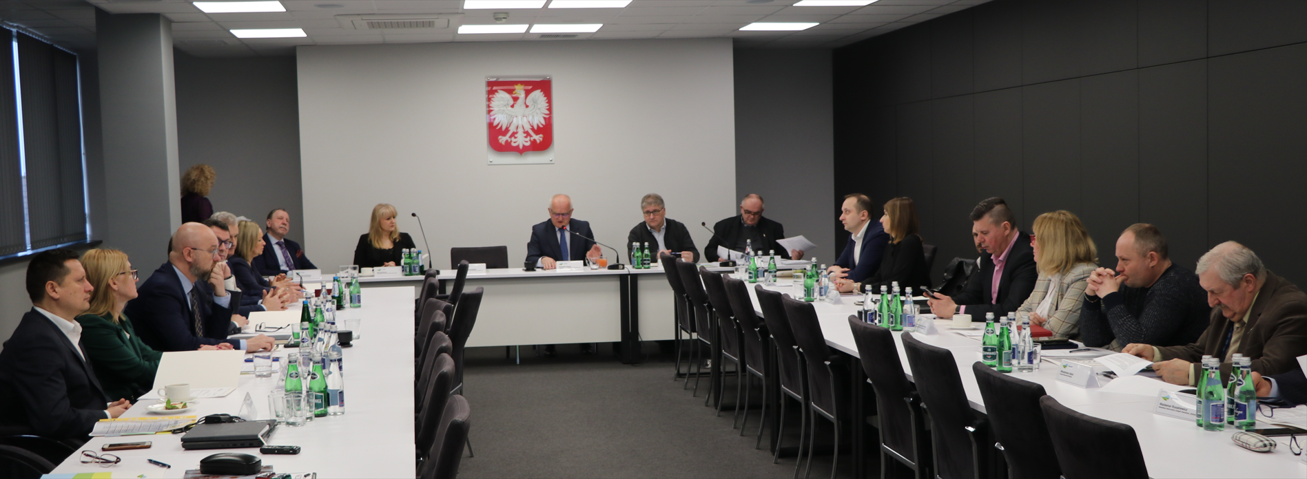 Członkowie Wojewódzkiej Rady Dialogu Społecznego w województwie lubuskim wraz z zaproszonymi gośćmi.