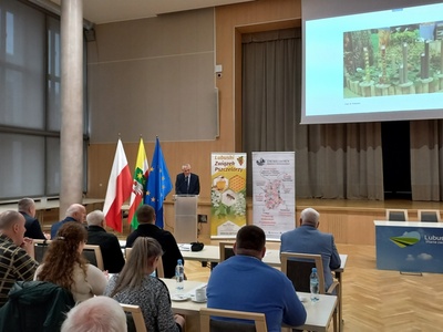 "Pasieka w dobie zmian klimatu" to tytuł konferencji pszczelarskiej, która odbyła się w poniedziałek 1 kwietnia 2023 r. w Sali Kolumnowej w urzędzie marszałkowskim. 
