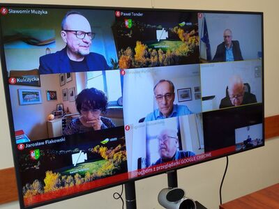 Członkowie Komisji i goście w trakcie posiedzenia Komisji Gospodarki i Rozwoju Województwa - 14 kwietnia 2023 r.