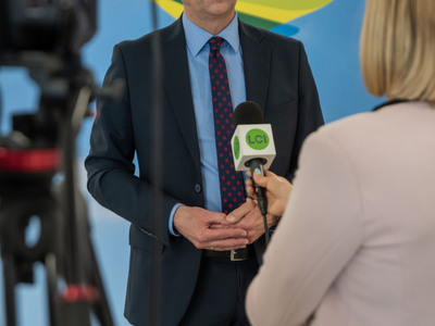 19 kwietnia 2023 r. na konferencji prasowej w Biurze Zamiejscowym UMWL w Gorzowie Wlkp. członek zarządu województwa lubuskiego Marcin Jabłoński poinformował o gotowości realizacji kolejowego projektu we współpracy z samorządami 