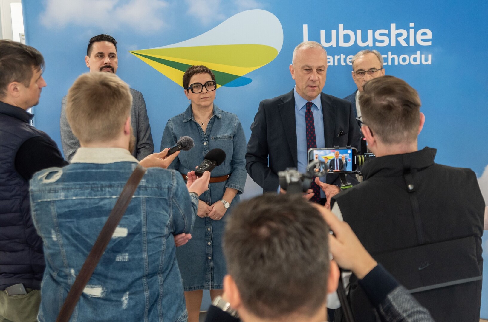 19 kwietnia 2023 r. na konferencji prasowej w Biurze Zamiejscowym UMWL w Gorzowie Wlkp. członek zarządu województwa lubuskiego Marcin Jabłoński poinformował o gotowości realizacji kolejowego projektu we współpracy z samorządami 