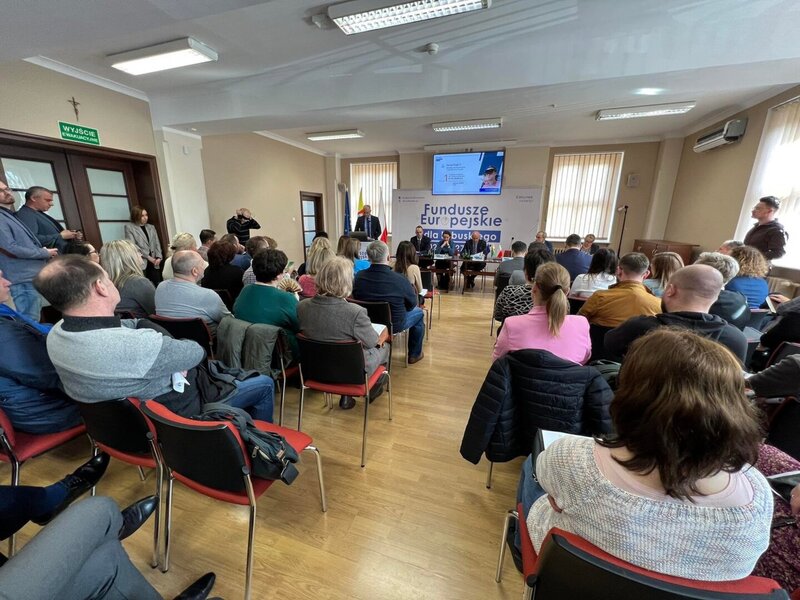 Spotkanie informacyjne na temat możliwości korzystania z programu Fundusze Europejskie dla Lubuskiego 2021-2027 w Strzelcach Kraj.

Dlatego też przedstawiciele Zarządu Województwa Lubuskiego oraz departamentów funduszowych Urzędu Marszałkowskiego Województwa Lubuskiego spotkanie informacyjne odbyło się w Strzelcach Kraj.