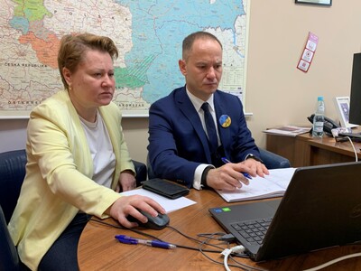 W Międzynarodowym Szczycie Miast i Regionów „Partnerstwo dla zwycięstwa” on-line uczestniczyli przedstawiciele województwa lubuskiego: Radosław Brodzik, dyrektor Biura Współpracy Zagranicznej i Europejskiej Współpracy Terytorialnej w Urzędzie Marszałkowskim oraz Adriana Sarnecka, zastępczyni dyrektora BWZ.