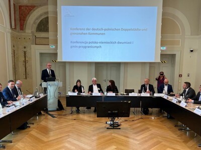 24 kwietnia 2023 r. Konferencja polsko - niemieckich dwumiast i gmin przygranicznych na Uniwersytecie Europejskim Viadrina we Frankfurcie nad Odrą