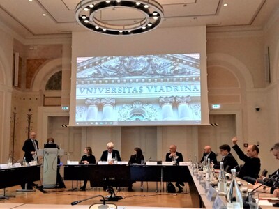 24 kwietnia 2023 r. Konferencja polsko - niemieckich dwumiast i gmin przygranicznych na Uniwersytecie Europejskim Viadrina we Frankfurcie nad Odrą