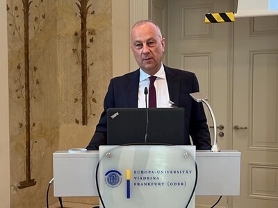 24 kwietnia 2023 r. Konferencja polsko - niemieckich dwumiast i gmin przygranicznych na Uniwersytecie Europejskim Viadrina we Frankfurcie nad Odrą