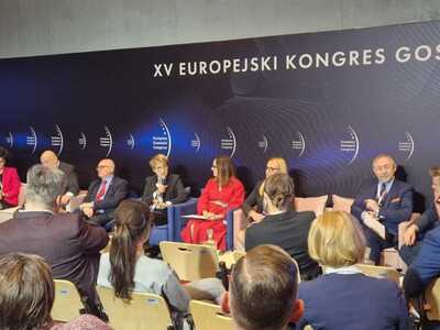 Marszałek Elżbieta Anna Polak w trakcie debaty „Trzeci sektor” podczas Europejskiego Kongresu Gospodarczego.