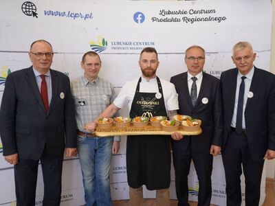 26 kwietnia 2023 r. w Sali Kolumnowej Urzędu Marszałkowskiego Województwa Lubuskiego odbyła się konferencja prasowa inaugurująca kolejny, 3. sezon Warsztatów z Producentami Regionalnymi, organizowanych przez Lubuskie Centrum Produktu Regionalnego
