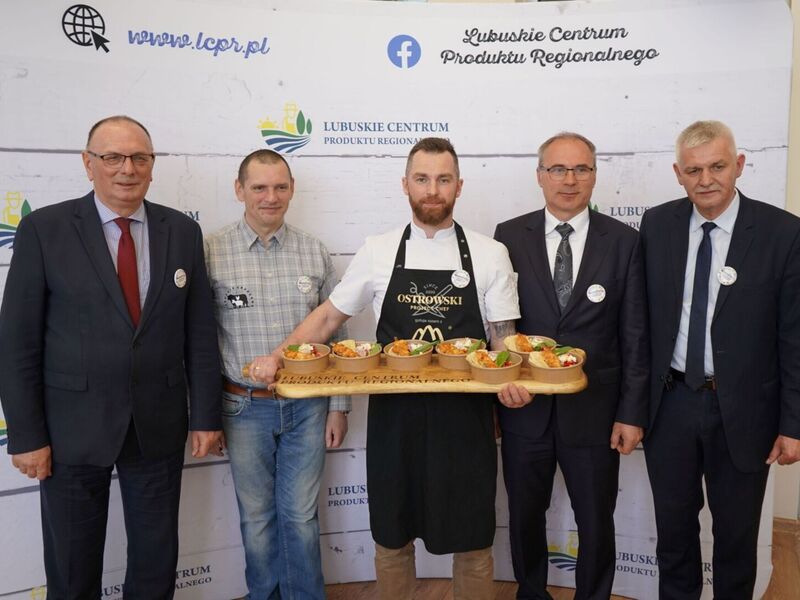 26 kwietnia 2023 r. w Sali Kolumnowej Urzędu Marszałkowskiego Województwa Lubuskiego odbyła się konferencja prasowa inaugurująca kolejny, 3. sezon Warsztatów z Producentami Regionalnymi, organizowanych przez Lubuskie Centrum Produktu Regionalnego