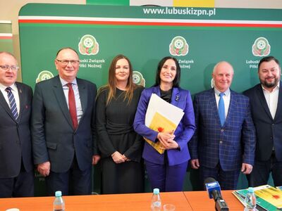 28 kwietnia 2023 r. w siedzibie Lubuskiego Związku Piłki Nożnej w Zielonej Górze podpisano z włodarzami gmin umowy na nawadnianie boisk oraz na budowę trybun