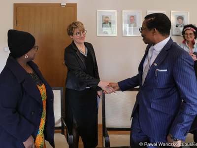 28 kwietnia 2023 r. ambasador Federalnej Republiki Nigerii Christian Onuoha Ugwu złożył wizytę marszałek województwa lubuskiego Elżbiecie Annie Polak