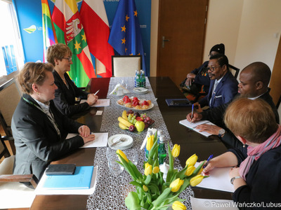28 kwietnia 2023 r. ambasador Federalnej Republiki Nigerii Christian Onuoha Ugwu złożył wizytę marszałek województwa lubuskiego Elżbiecie Annie Polak